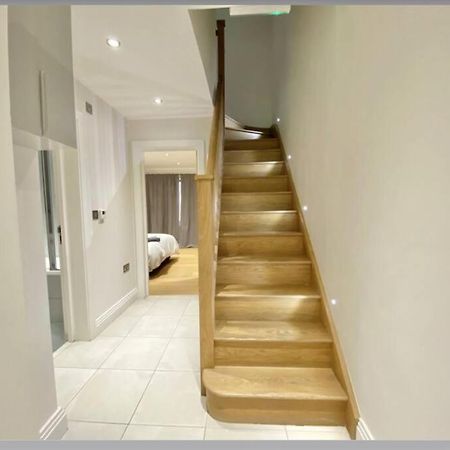 Luxury 4-Bed Apartment With Balcony & Garden, Near Emirates Stadium, 15 Mins To Central Londyn Zewnętrze zdjęcie