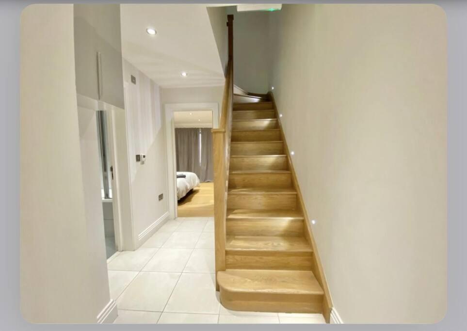 Luxury 4-Bed Apartment With Balcony & Garden, Near Emirates Stadium, 15 Mins To Central Londyn Zewnętrze zdjęcie