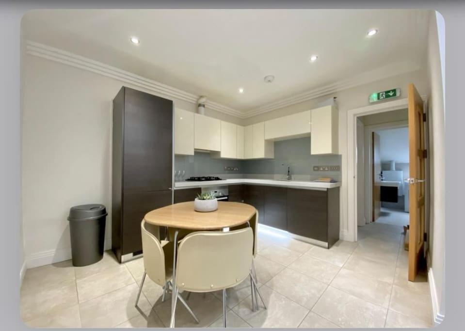 Luxury 4-Bed Apartment With Balcony & Garden, Near Emirates Stadium, 15 Mins To Central Londyn Zewnętrze zdjęcie