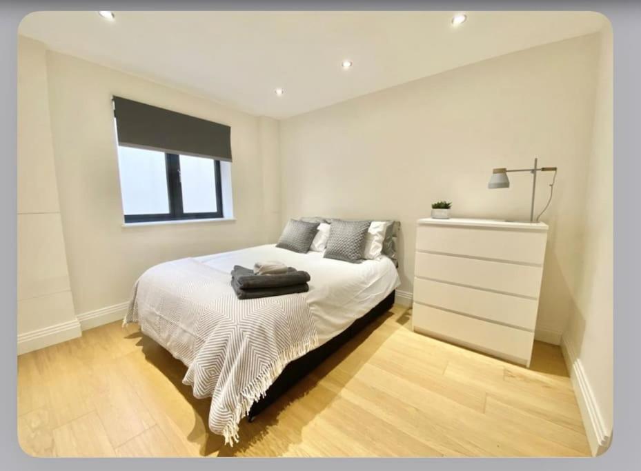 Luxury 4-Bed Apartment With Balcony & Garden, Near Emirates Stadium, 15 Mins To Central Londyn Zewnętrze zdjęcie