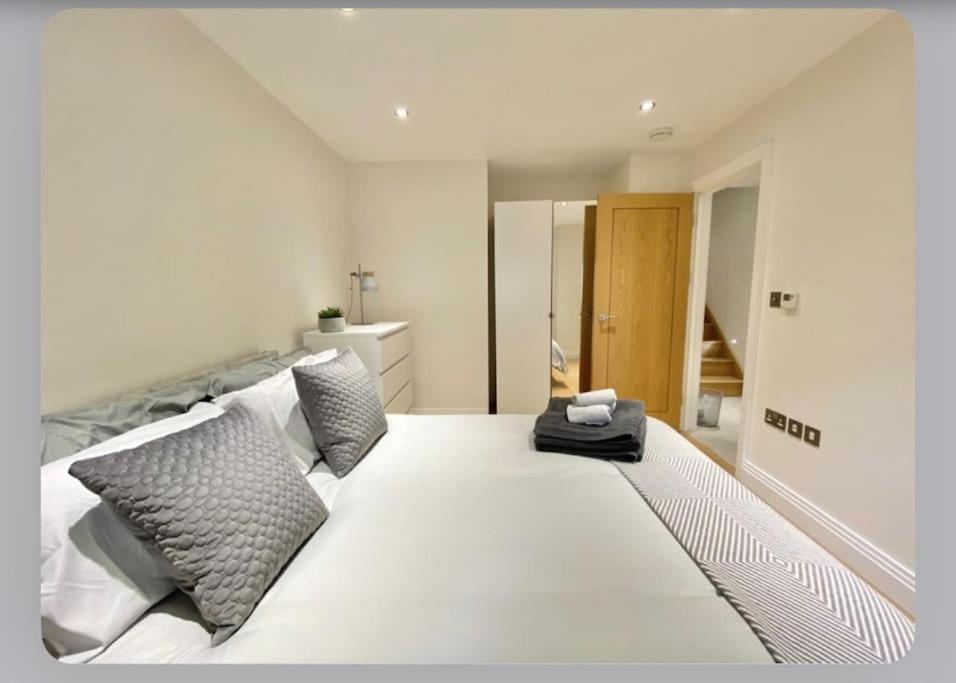 Luxury 4-Bed Apartment With Balcony & Garden, Near Emirates Stadium, 15 Mins To Central Londyn Zewnętrze zdjęcie
