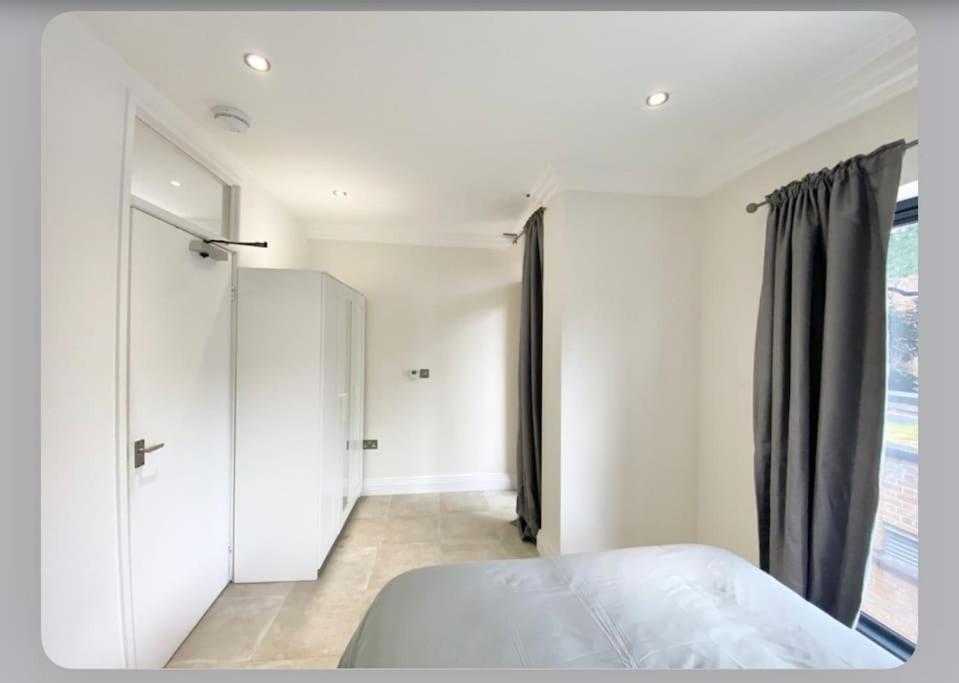 Luxury 4-Bed Apartment With Balcony & Garden, Near Emirates Stadium, 15 Mins To Central Londyn Zewnętrze zdjęcie