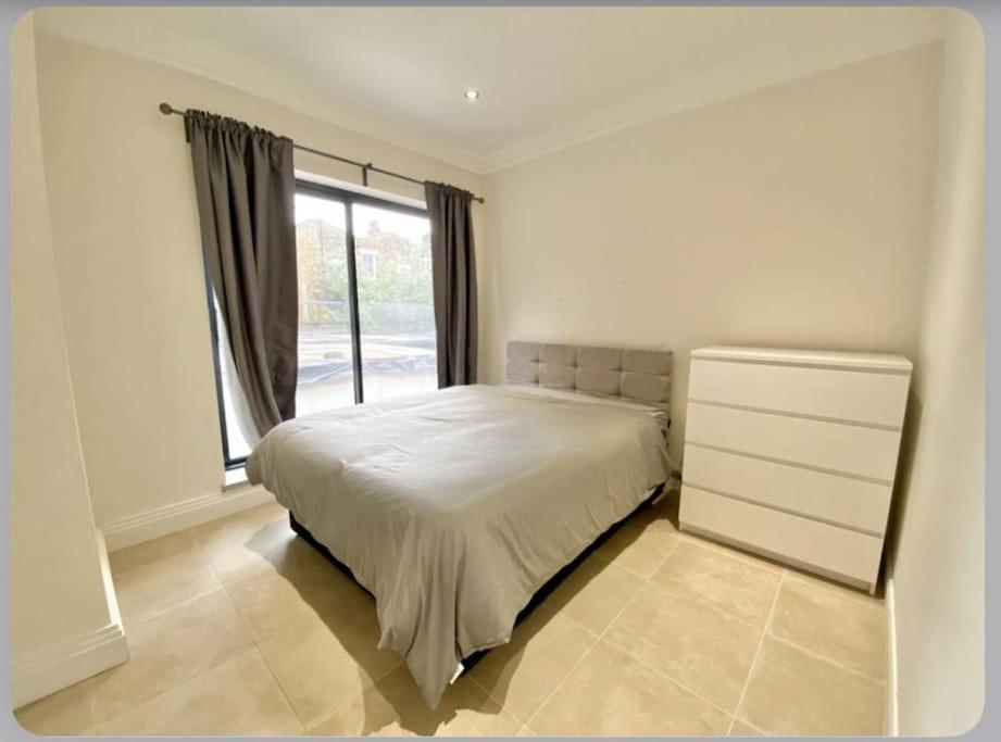 Luxury 4-Bed Apartment With Balcony & Garden, Near Emirates Stadium, 15 Mins To Central Londyn Zewnętrze zdjęcie