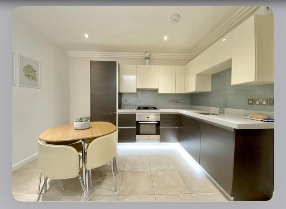 Luxury 4-Bed Apartment With Balcony & Garden, Near Emirates Stadium, 15 Mins To Central Londyn Zewnętrze zdjęcie