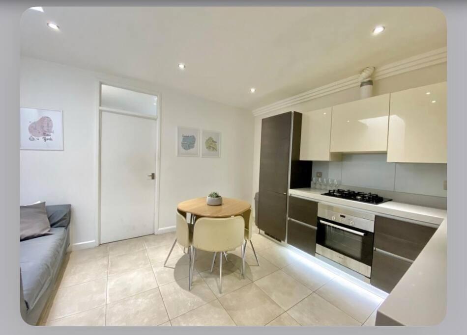 Luxury 4-Bed Apartment With Balcony & Garden, Near Emirates Stadium, 15 Mins To Central Londyn Zewnętrze zdjęcie