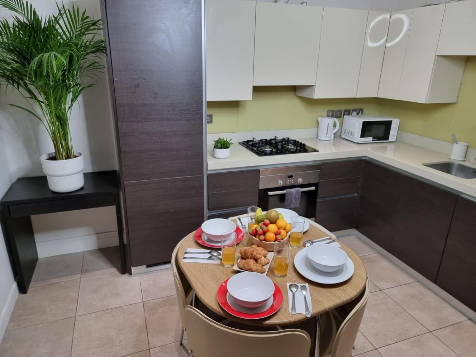 Luxury 4-Bed Apartment With Balcony & Garden, Near Emirates Stadium, 15 Mins To Central Londyn Zewnętrze zdjęcie